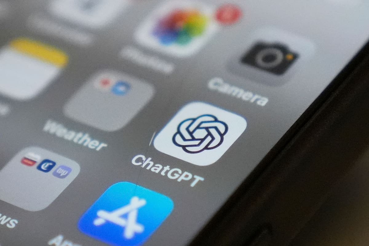 La aplicación de ChatGPT en la pantalla de un teléfono